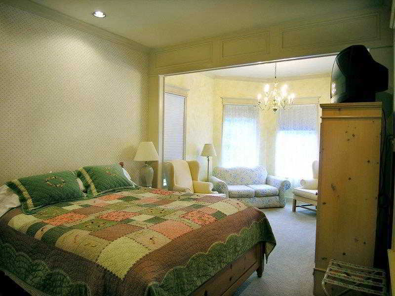 Western Grandma's Feather Bed 3* Mendenhaven