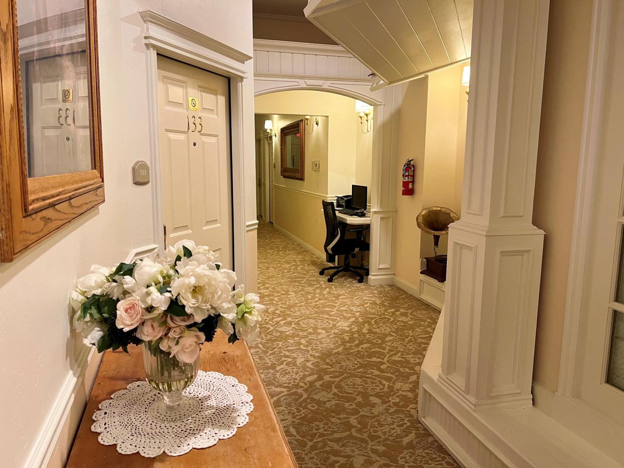 Western Grandma's Feather Bed 3* Mendenhaven